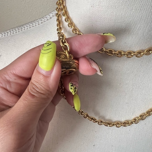 CHANEL Vintage 24k Gold Plated Embossed CC Logo Necklace - Picture 5 of 9